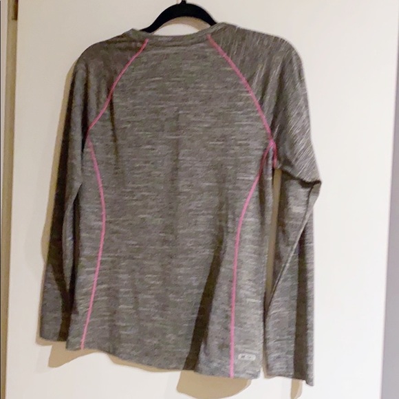REEBOK Performance Top…Grey & Pink!!! - Picture 3 of 10